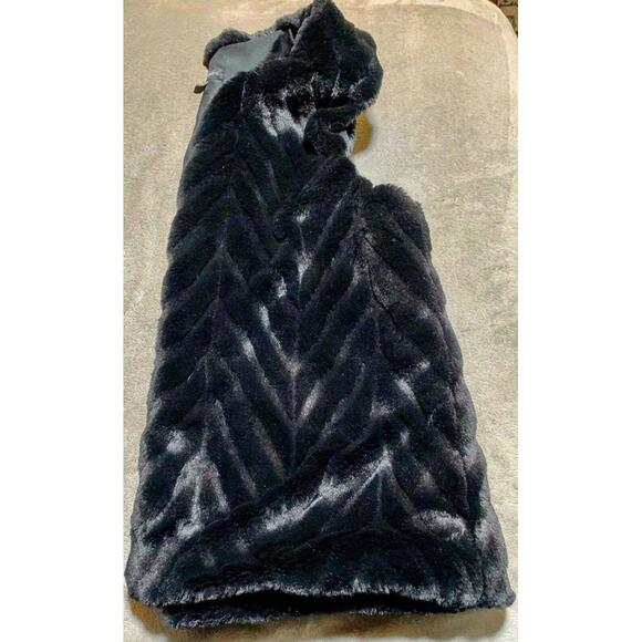 Signature Studio Super Soft Faux Fur Black Vest Medium NWOT - Picture 9 of 9
